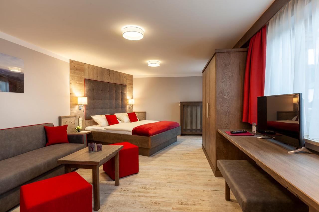 Genusshotel Hohenbogen ノイキルヒェン・バイム・ハイリゲン・ブルート エクステリア 写真