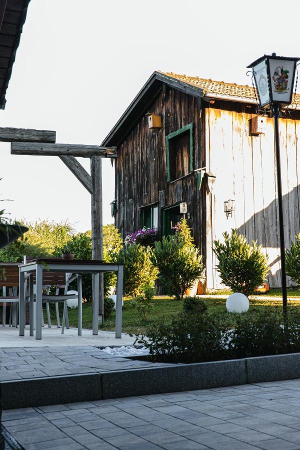 Genusshotel Hohenbogen ノイキルヒェン・バイム・ハイリゲン・ブルート エクステリア 写真