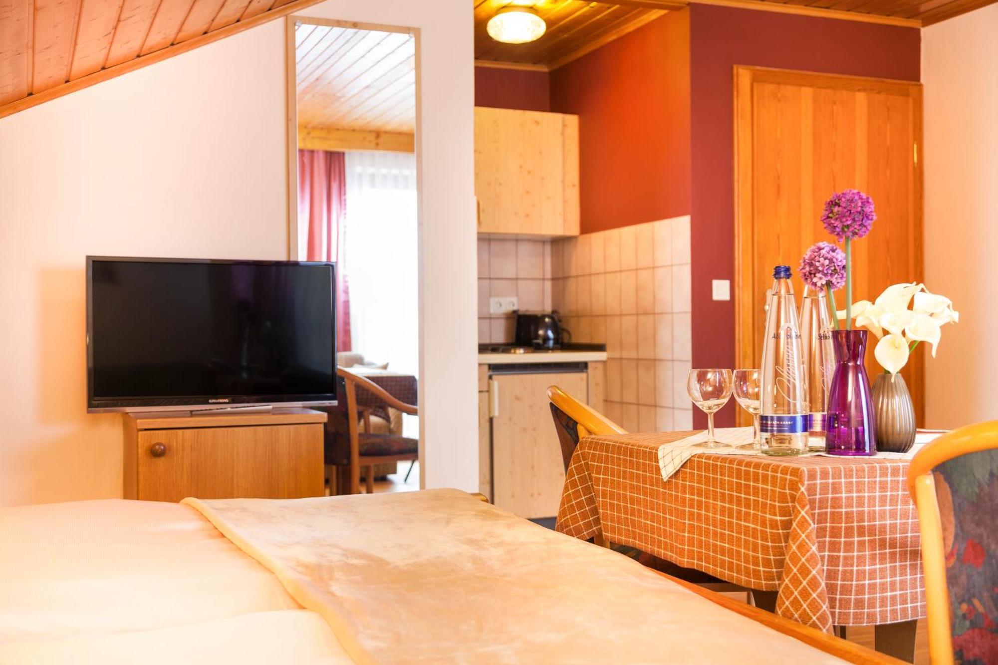 Genusshotel Hohenbogen ノイキルヒェン・バイム・ハイリゲン・ブルート エクステリア 写真