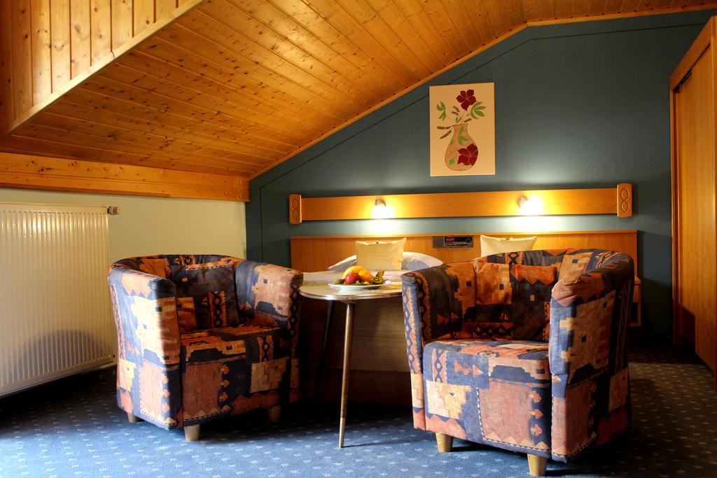 Genusshotel Hohenbogen ノイキルヒェン・バイム・ハイリゲン・ブルート エクステリア 写真