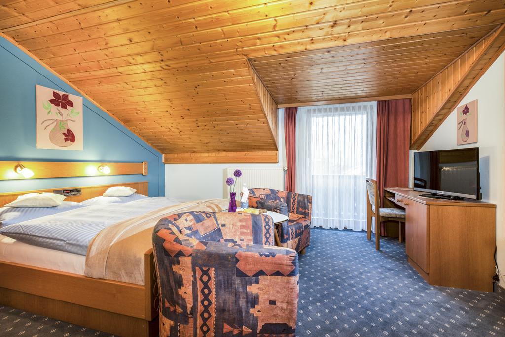 Genusshotel Hohenbogen ノイキルヒェン・バイム・ハイリゲン・ブルート エクステリア 写真