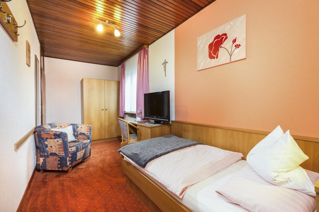 Genusshotel Hohenbogen ノイキルヒェン・バイム・ハイリゲン・ブルート エクステリア 写真