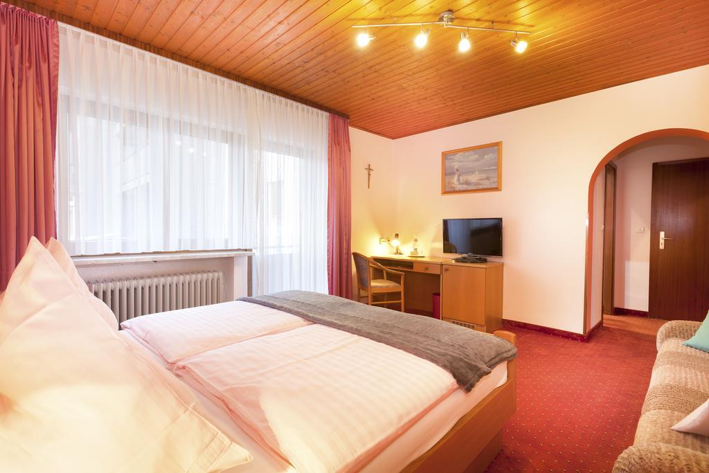 Genusshotel Hohenbogen ノイキルヒェン・バイム・ハイリゲン・ブルート エクステリア 写真