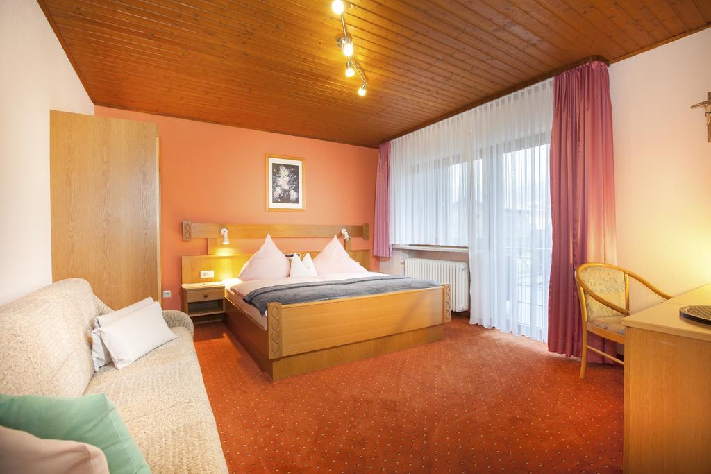 Genusshotel Hohenbogen ノイキルヒェン・バイム・ハイリゲン・ブルート エクステリア 写真