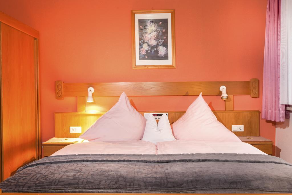 Genusshotel Hohenbogen ノイキルヒェン・バイム・ハイリゲン・ブルート エクステリア 写真