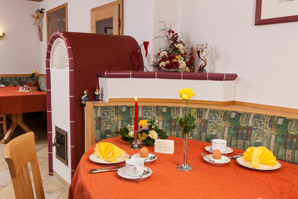 Genusshotel Hohenbogen ノイキルヒェン・バイム・ハイリゲン・ブルート エクステリア 写真