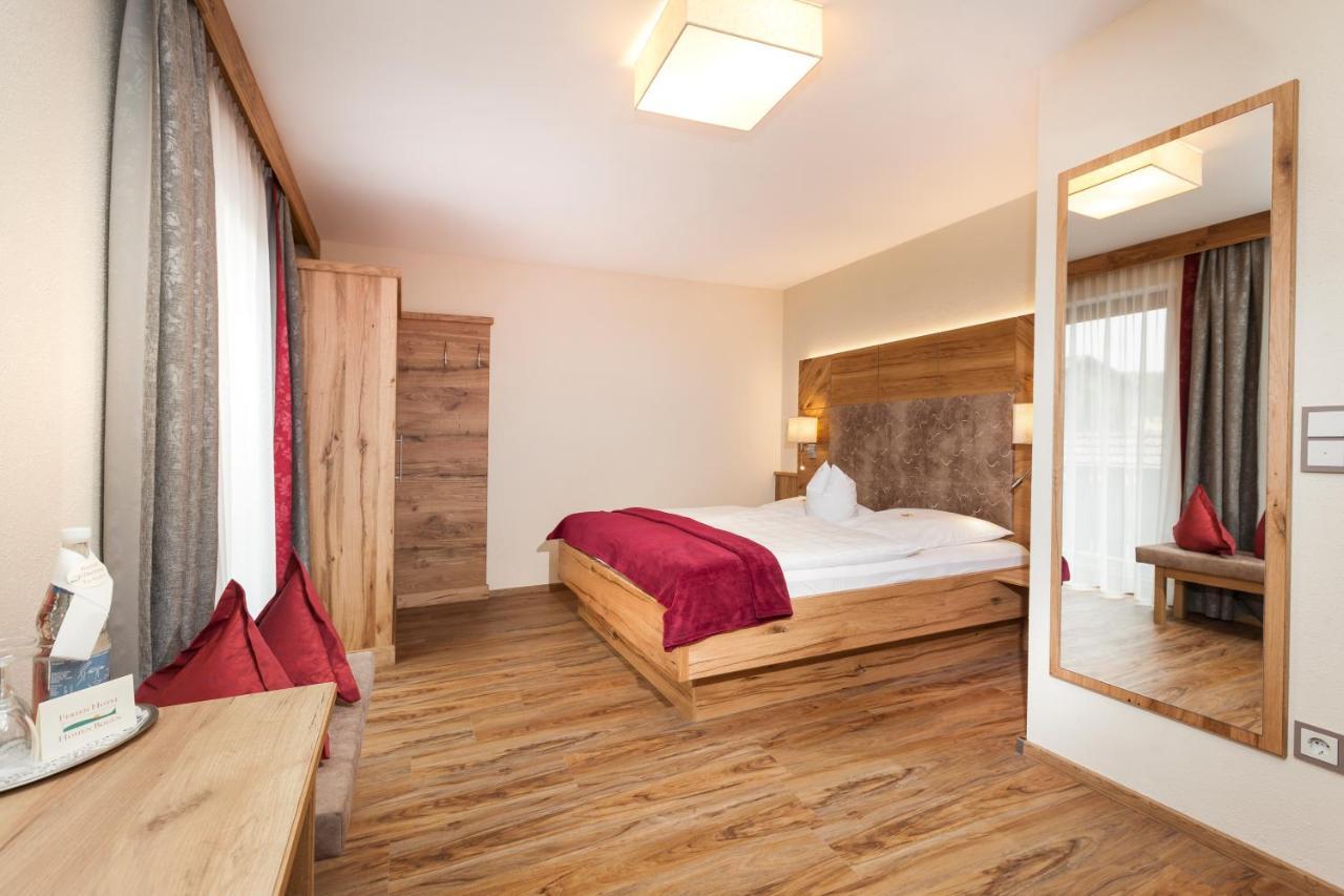 Genusshotel Hohenbogen ノイキルヒェン・バイム・ハイリゲン・ブルート エクステリア 写真