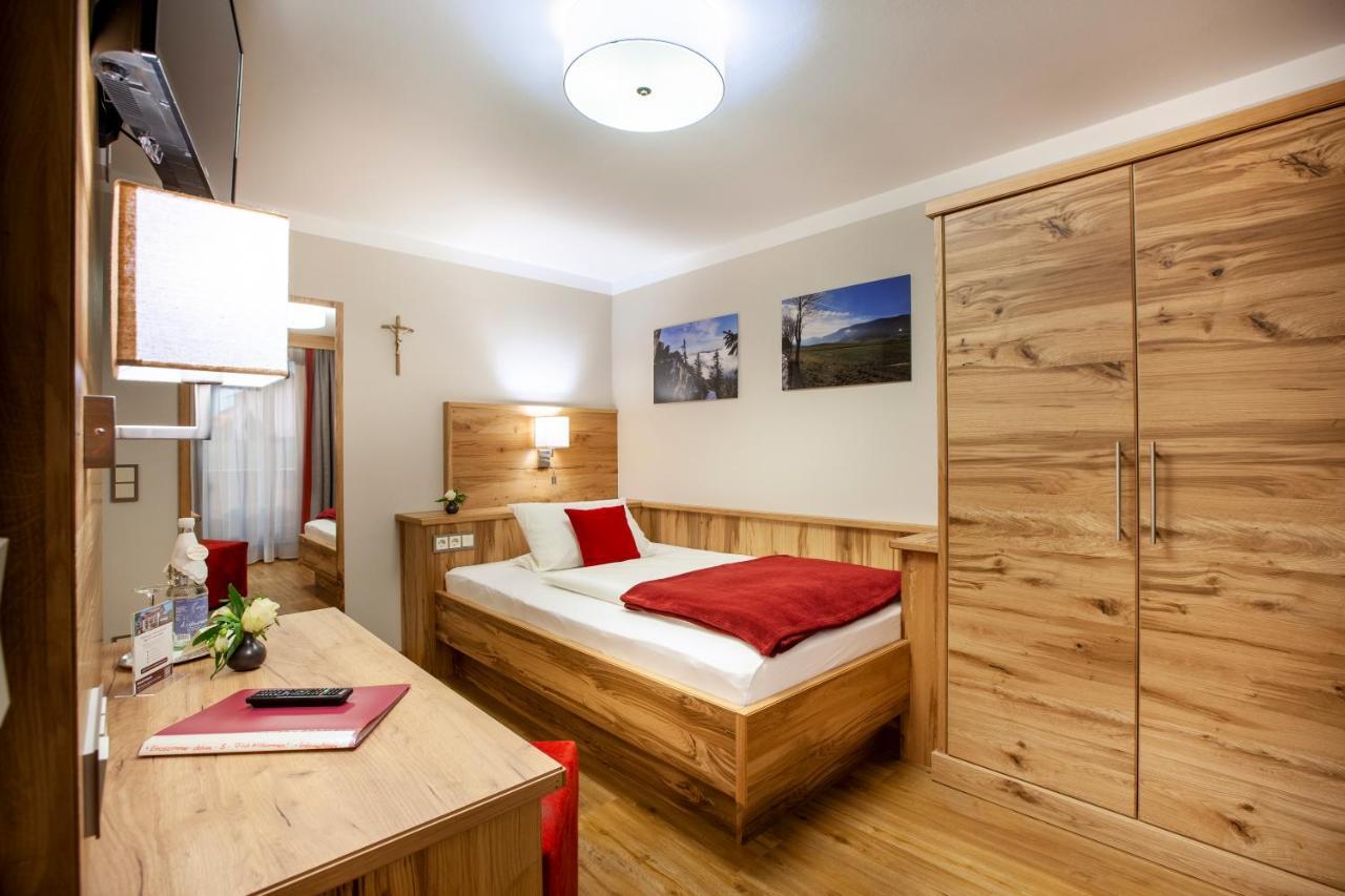 Genusshotel Hohenbogen ノイキルヒェン・バイム・ハイリゲン・ブルート エクステリア 写真